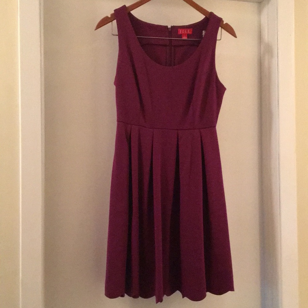 Elle elegant magenta dress with a scooped neckline